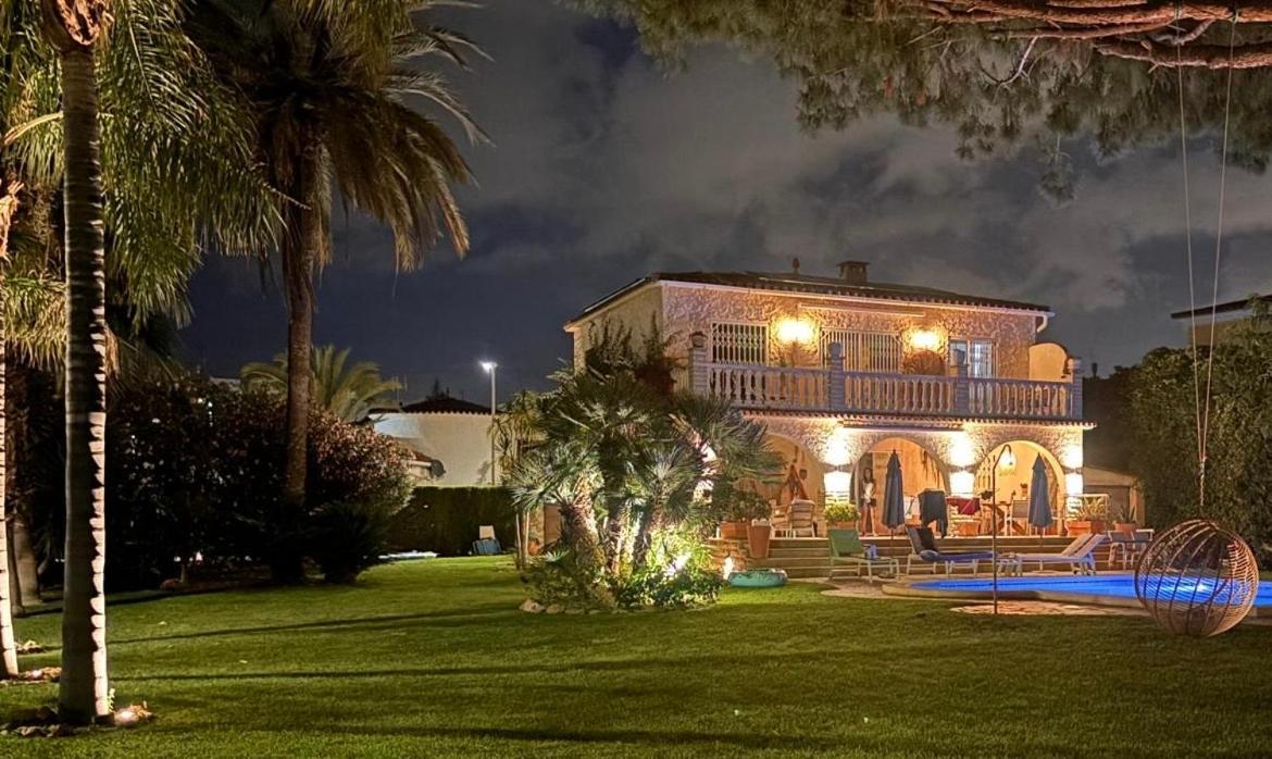 Holiday home Luxurioeses Anwesen Mit Grossem Garten Nahe